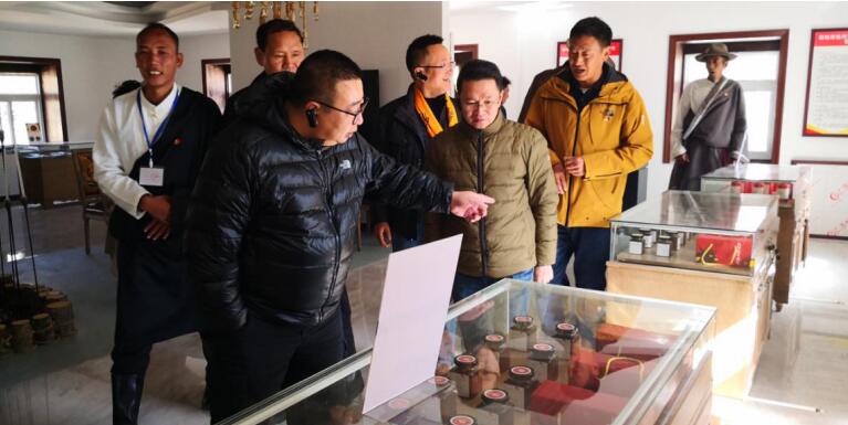 玩彩网集团事情组赴稻城麻格同村督导对口帮扶事情