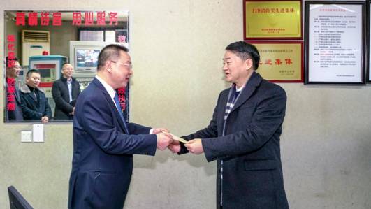 冬意未消 情暖玩彩网