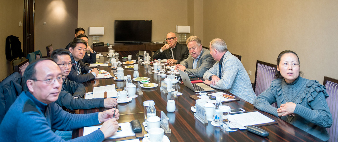 美国康宁翰集团董事长一行来玩彩网集团交流座谈