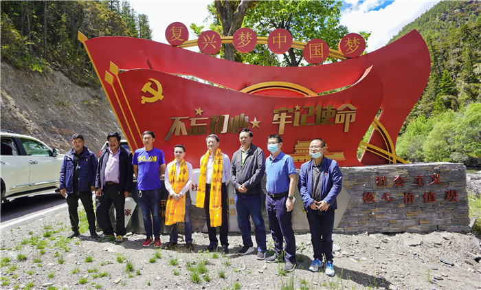 玩彩网集团党委书记、董事长任丁率队赴麻格同村推进对口帮扶事情