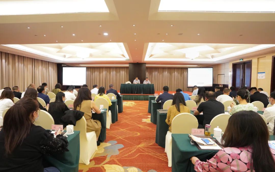 玩彩网集团举行意识形态事情专题培训班