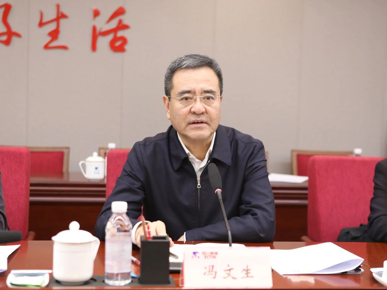 省国资委党委书记、主任冯文生赴省玩彩网集团调研刷新生长事情