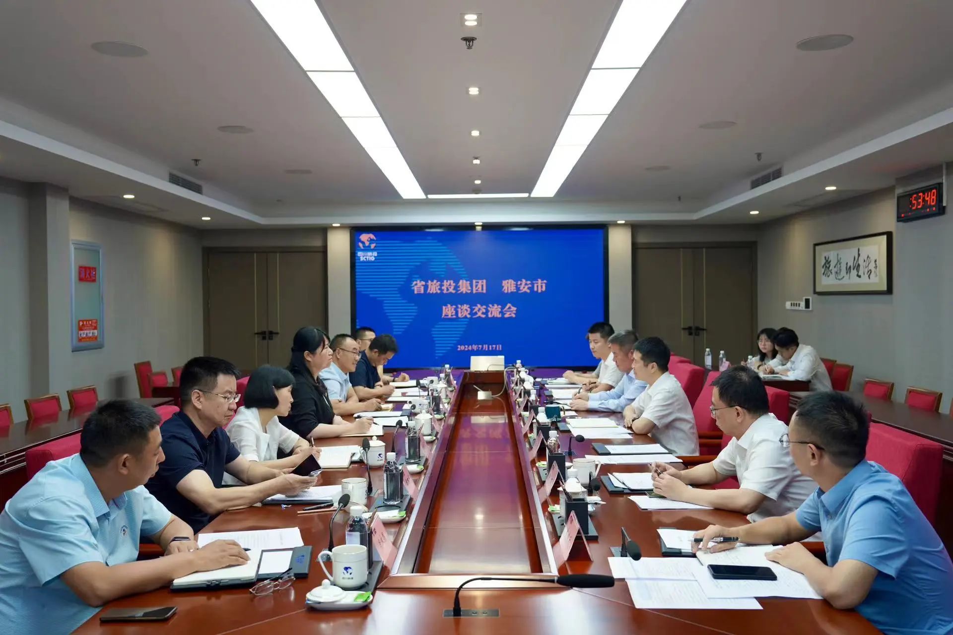 省玩彩网集团与雅安市举行座谈交流会